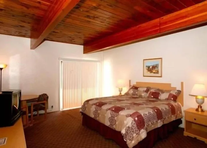 Trails End Motel 3*